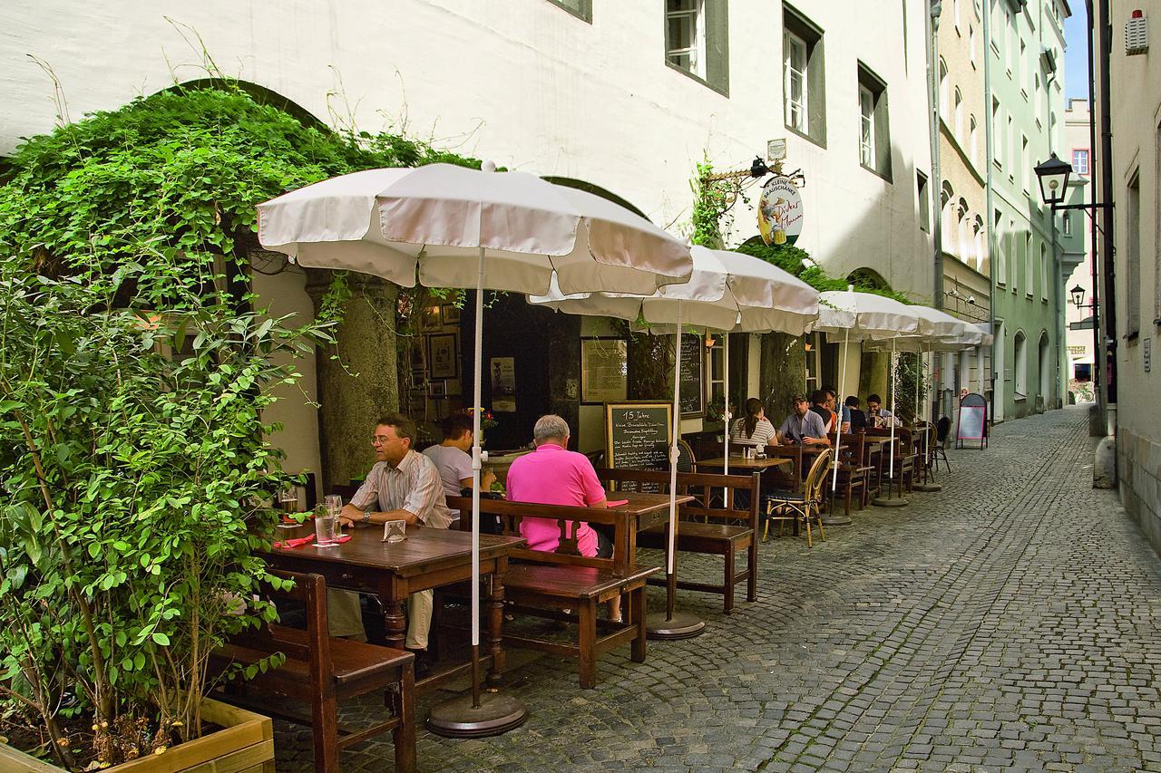 Restaurant Dicker Mann Hotel Zum Blauen Krebs Регенсбург Екстер'єр фото